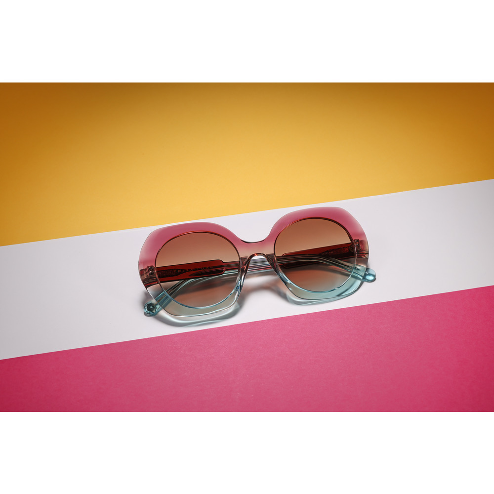 Retro-Chic Meets Modern Elegance - Lamai