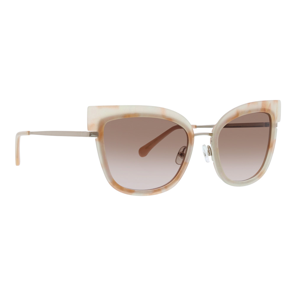 Retro-Chic Meets Modern Elegance - Nazare