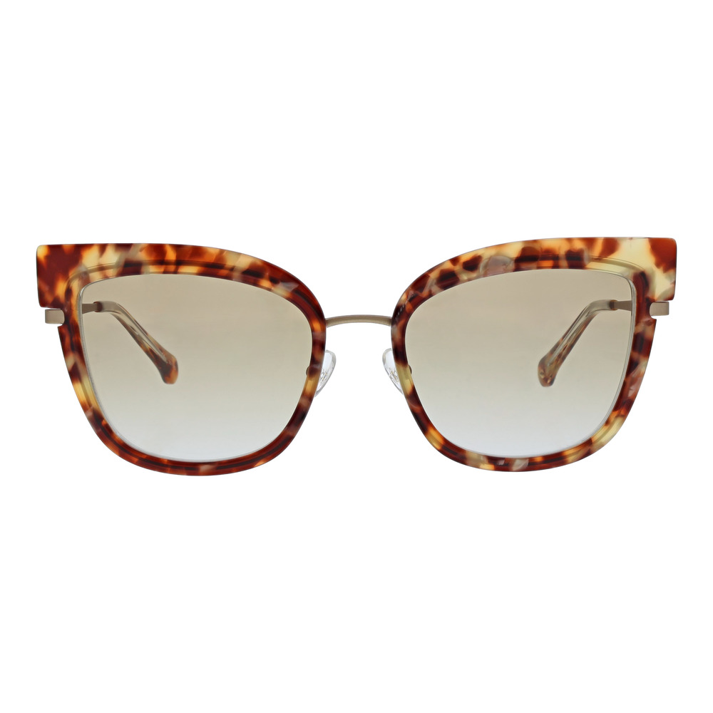 Retro-Chic Meets Modern Elegance - Nazare